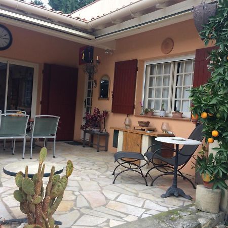 Chambre Dans Villa Charmante Vallabrègues Esterno foto